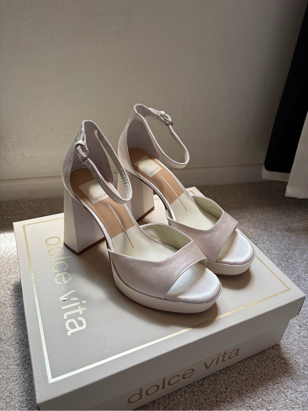 Dolce Vita Pandro White Satin Heels in Size 6 Wide